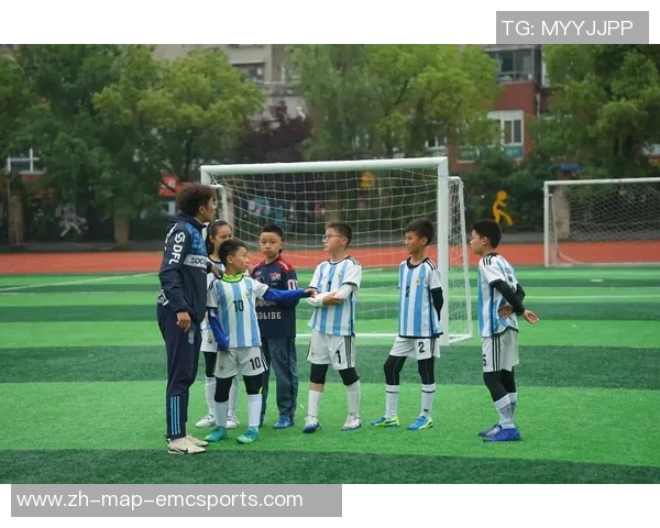 足球彭老师的精彩瞬间与教学心得分享让孩子们爱上足球的秘诀