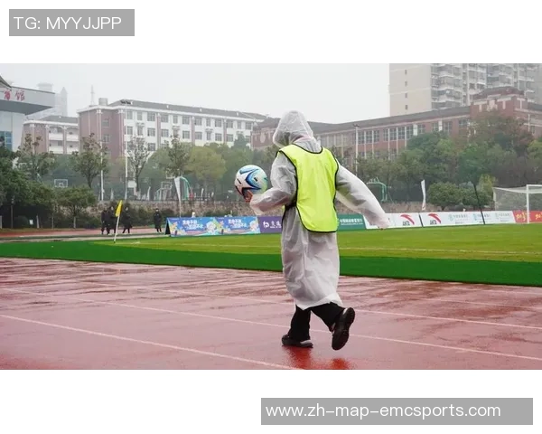 追寻足球梦想的背影与失落的青春记忆 追寻足球梦想的背影与失落的青春记忆